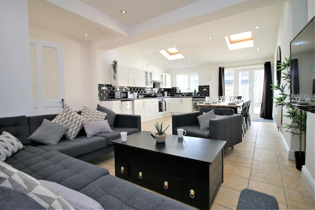 Large Modern House By Property Promise Cardiff Dış mekan fotoğraf