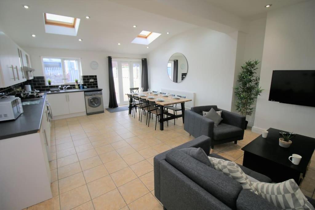 Large Modern House By Property Promise Cardiff Dış mekan fotoğraf