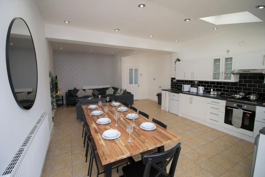 Large Modern House By Property Promise Cardiff Dış mekan fotoğraf