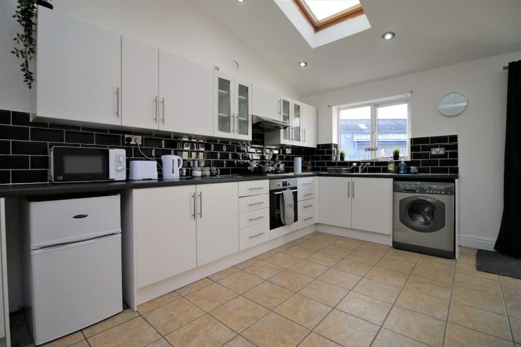 Large Modern House By Property Promise Cardiff Dış mekan fotoğraf